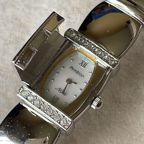 Armitron lady battery water resistant stainless steel - Picture 2 of 8